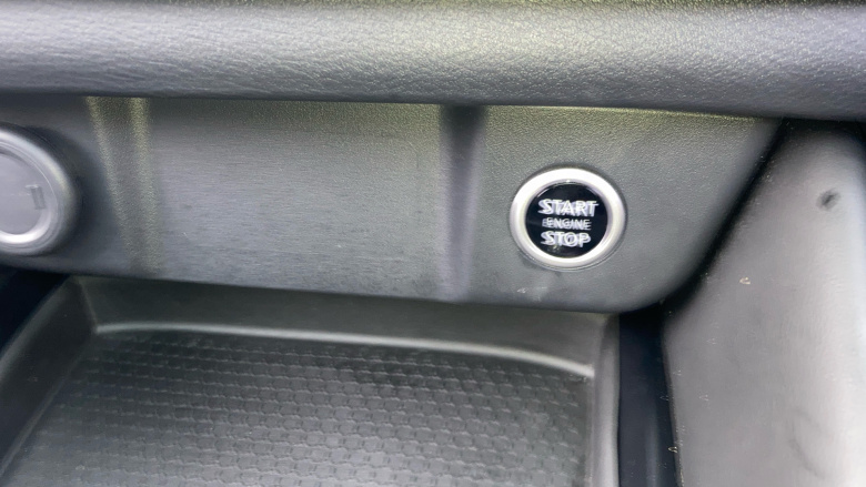 Nissan Qashqai 1.3 DiG-T MH N-Connecta 5dr Petrol Hatchback